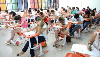 650x375_estudantes-sala-de-aula_1416381