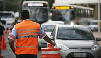 650x375_agente-transalvador-blitz_1459709